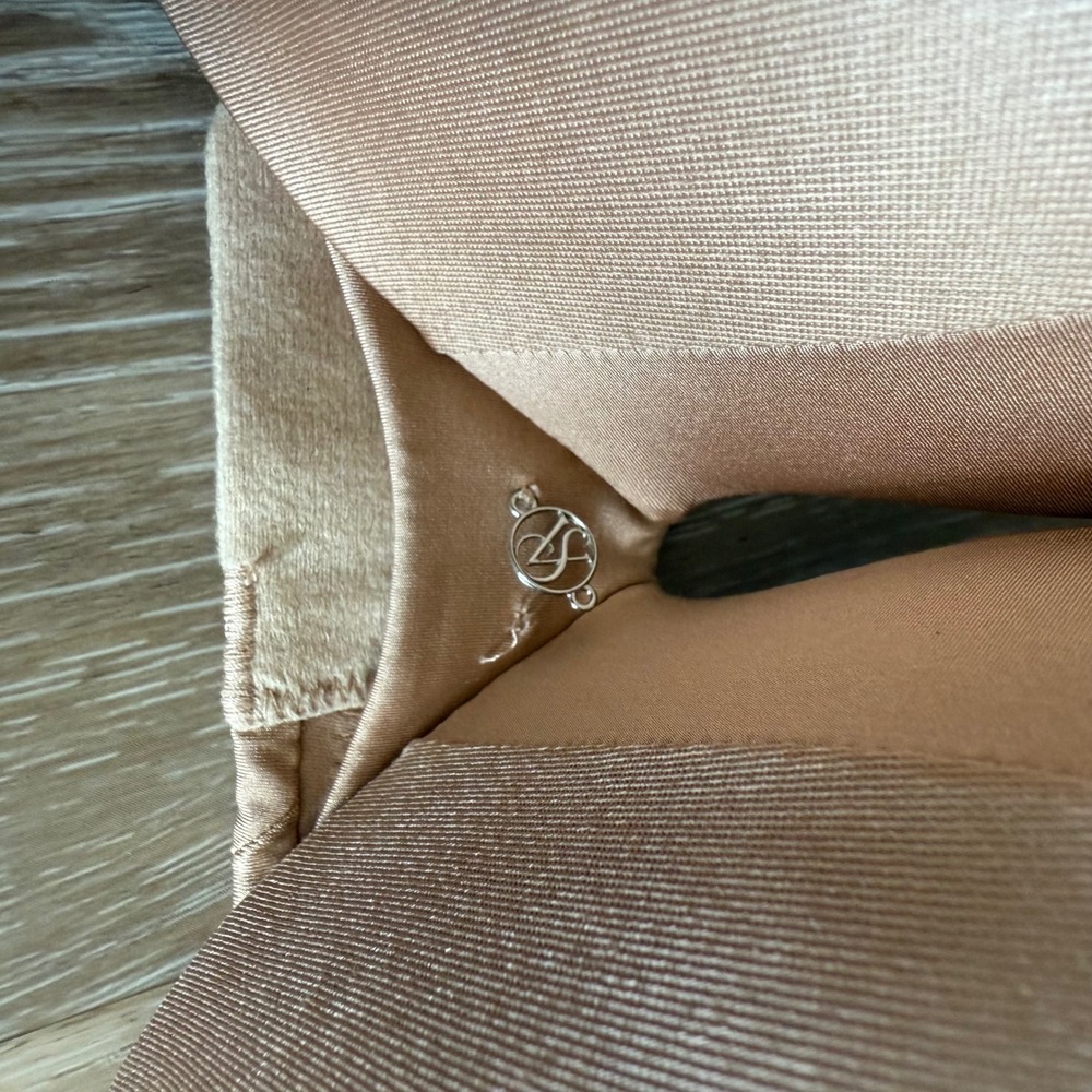 Victoria's Secret Push‎ Up Bra Nude Tan Teo Toned 36D lingerie top low cut - Picture 8 of 8